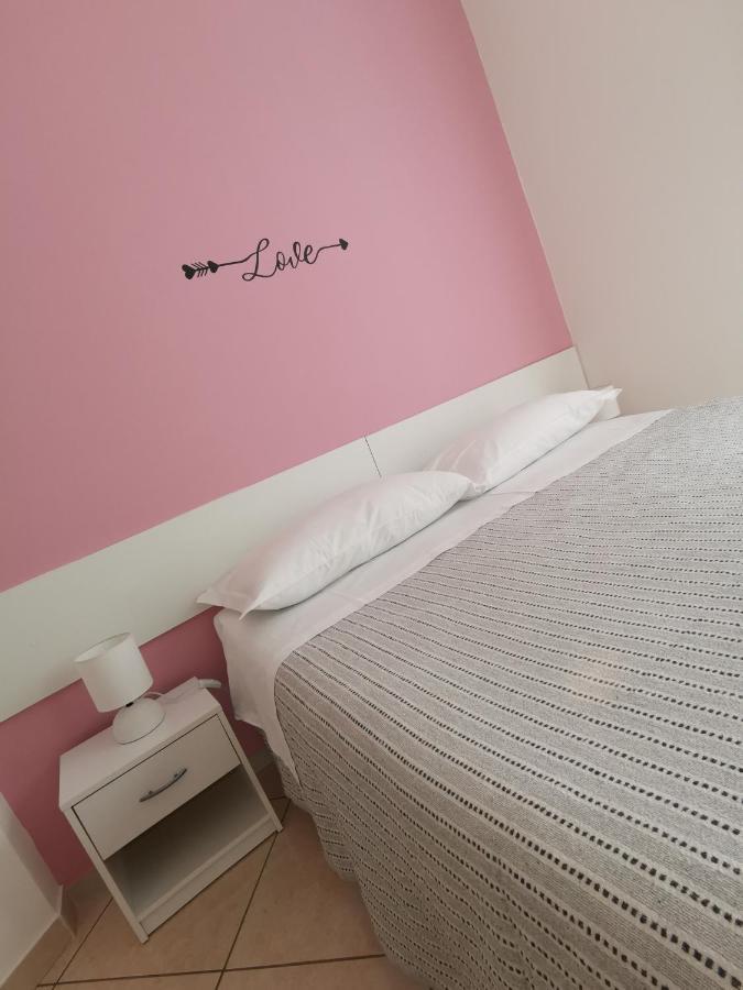 Beb I Portici Bed and Breakfast Τσερνόμπιο Δωμάτιο φωτογραφία