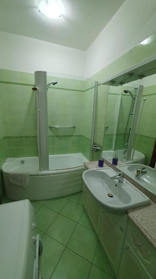 Beb I Portici Bed and Breakfast Τσερνόμπιο Εξωτερικό φωτογραφία
