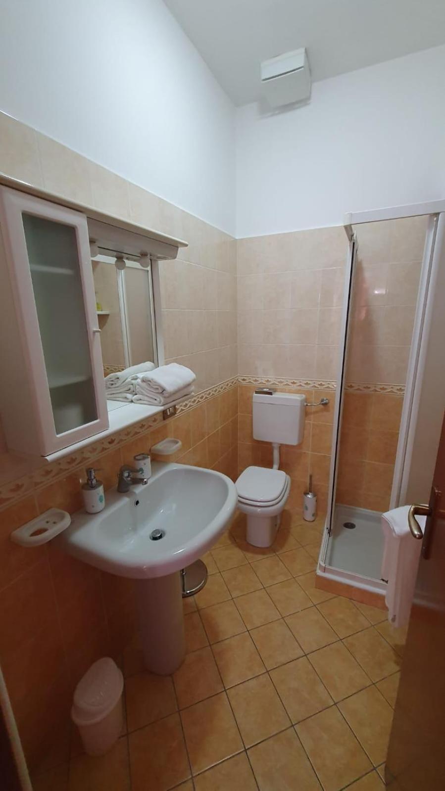 Beb I Portici Bed and Breakfast Τσερνόμπιο Δωμάτιο φωτογραφία